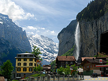 Waterfll VVlley a Lauterbunungfau Region