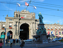 RailCity Station Zurich Bahnhof Strasse